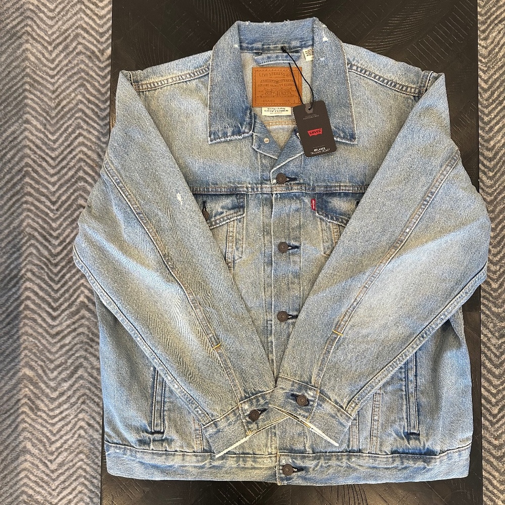 LEVI'S RELAXED FIT TRUCKER JACKET, Brand NWT